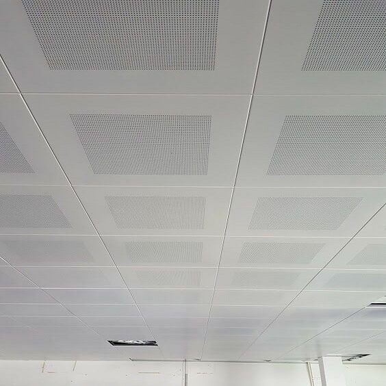 آیا تایل آلومینومی وسط پانچ پشت نمدار خاصیت جذب صدا را دارد ؟