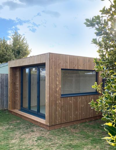 قیمت خرید کلبه چوبی آماده ، معایب و مزایای آن در سال 1404