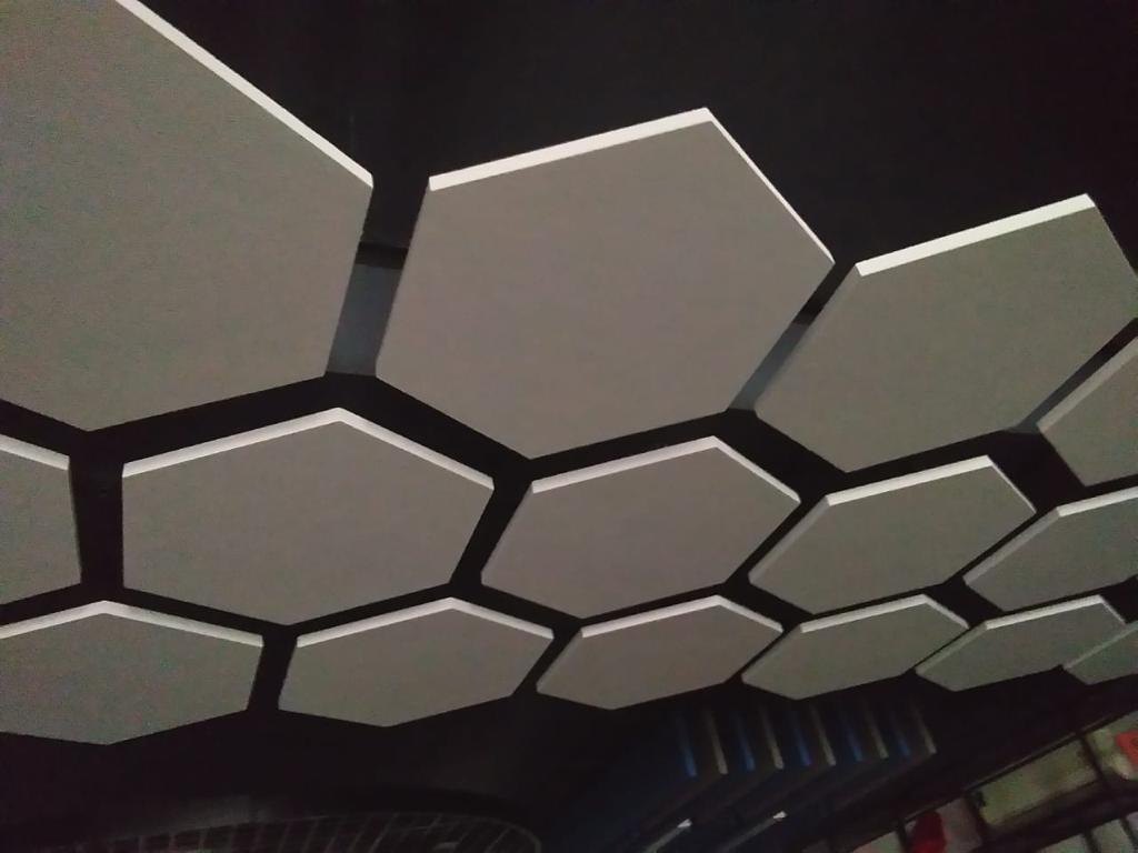 بهترین برند تایل گچی،ضخامت آن،مزایا و معایب ،عملکرد و استاندارد های آن