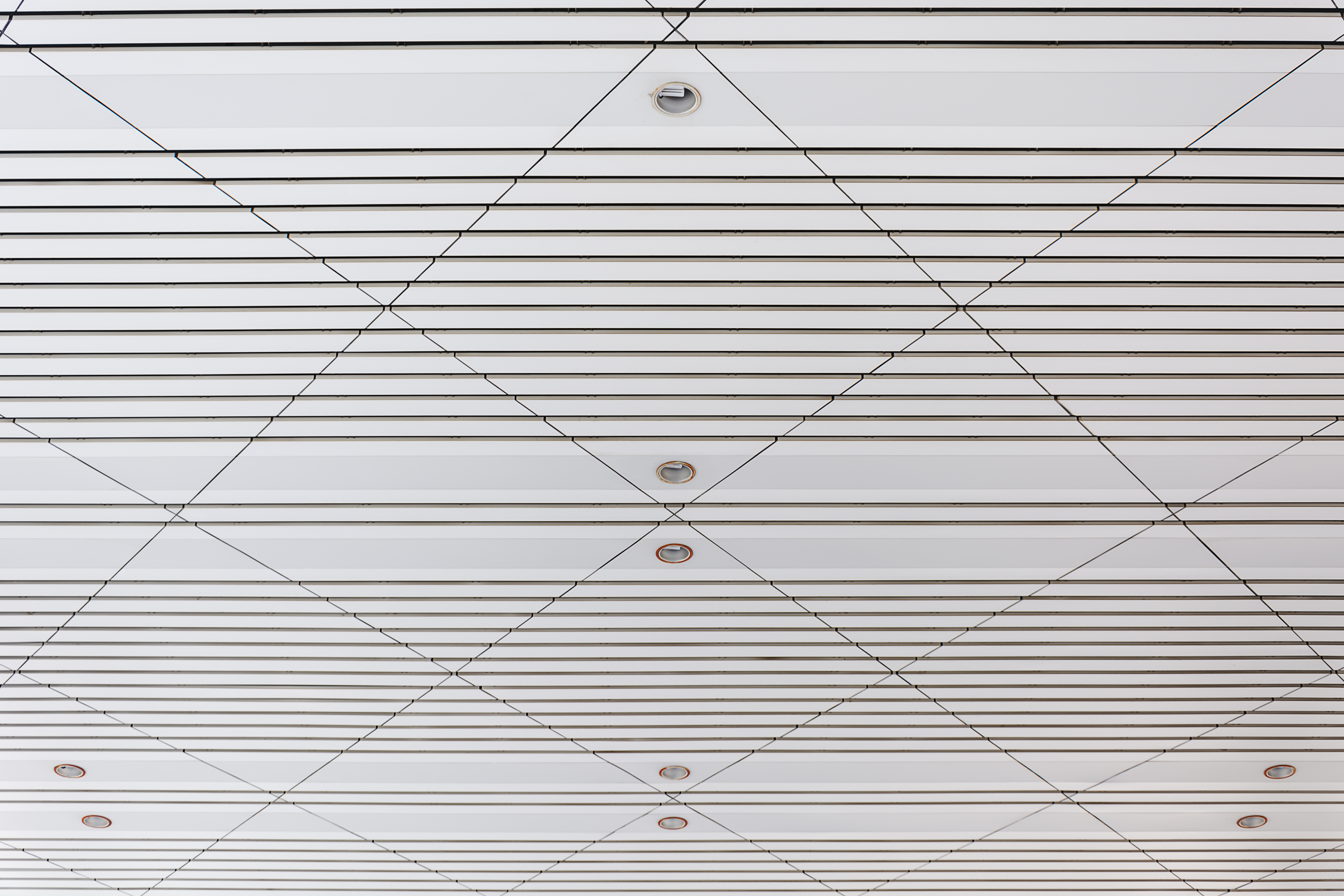 تایل سقفی بک لایت آلومینیومی ای پلاس: زیبایی، عملکرد و نوآوری در یک محصول